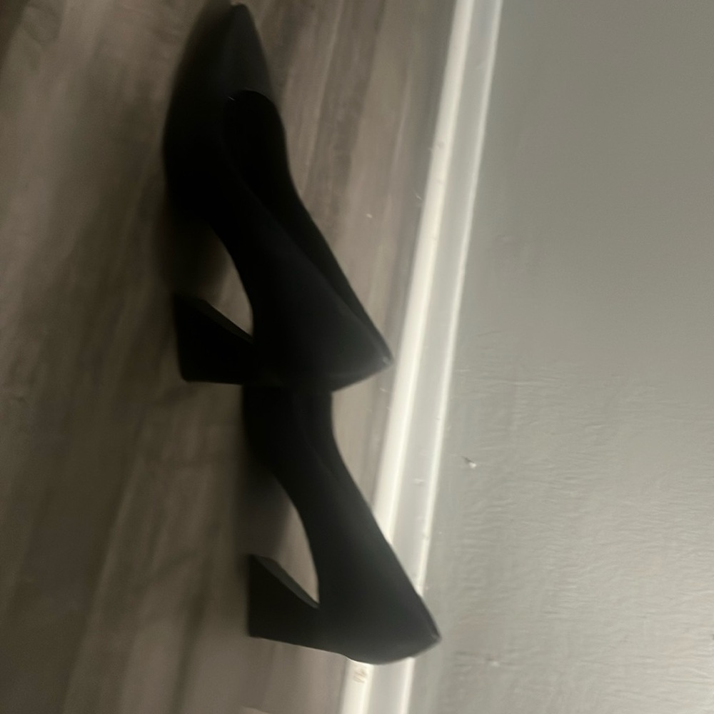 Gorgeous shoes! I’m a 9-9.5, and purchased these in size 10-true 10.